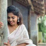 Pranika Dhakshu Instagram - Onam series 2023 🌺🌸 @kerala_bygone_fashion launching their Onam saree collections ! Do check out their page 😉 @shansika1 thanks for the wonderful blouse 🤗as always #onam #welcomeonam #2023 #kerala #mallu #pranikadhakshu #nofilter #malaiyali #traditionalsaree