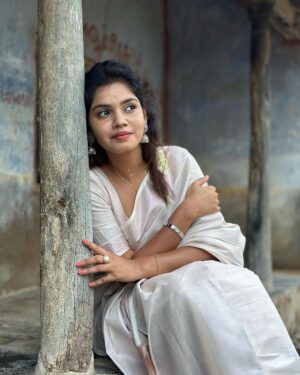 Pranika Dhakshu Instagram - Onam series 2023 🌺🌸

@kerala_bygone_fashion launching their Onam saree collections ! Do check out their page 😉

@shansika1  thanks for the wonderful blouse 🤗as always 

#onam #welcomeonam #2023 #kerala #mallu #pranikadhakshu #nofilter #malaiyali #traditionalsaree