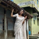 Pranika Dhakshu Instagram - Onam series 2023 🌺🌸 @kerala_bygone_fashion launching their Onam saree collections ! Do check out their page 😉 @shansika1 thanks for the wonderful blouse 🤗as always #onam #welcomeonam #2023 #kerala #mallu #pranikadhakshu #nofilter #malaiyali #traditionalsaree