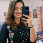 Pranika Dhakshu Instagram - Nee pona pinnum nizhal mattum pogalaiyea 🥺🤍 #nenjukulle #pranikadhakshu #zara #reels #lovesongs #missinghim #onlyhim Chennai, India