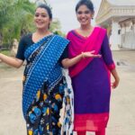 Pranika Dhakshu Instagram - Jumping into the trend 🤩😉 #gayathiri #sister #love #trendingreels #pranikadhakshu #meenakshiponnunga #zeetamil #durga #yamuna #kavalaiya #lajavathiye