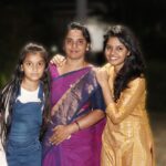 Pranika Dhakshu Instagram - Old pic !!!! ✨🍃 #pranikadhakshu #zara #old #oldpic #amma #mom #teacher #professor