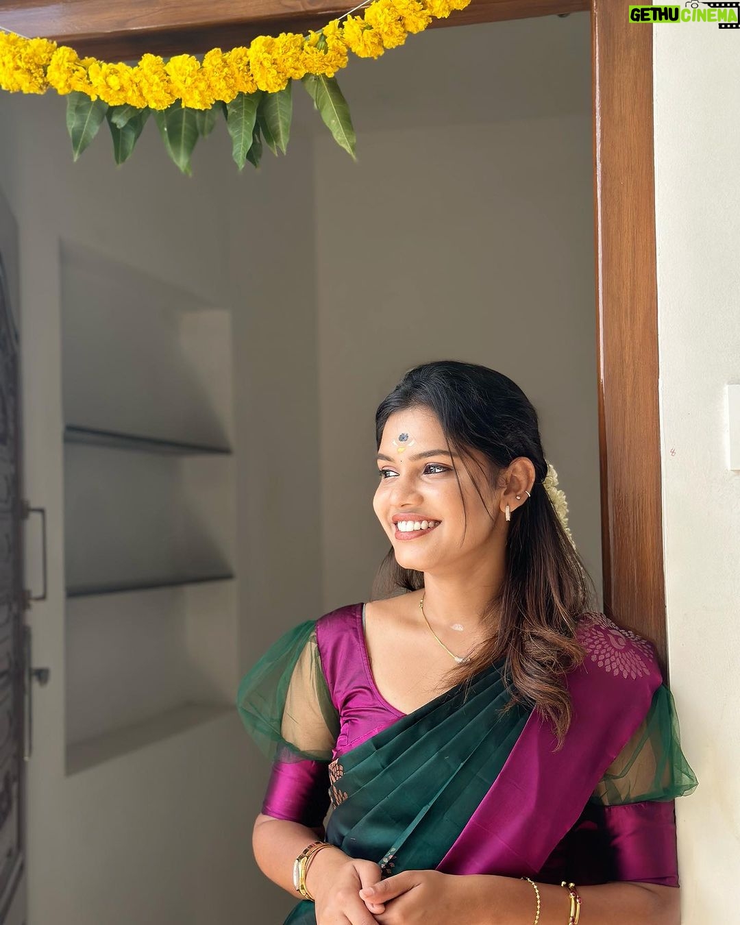 Pranika Dhakshu Instagram - Loved being draped in @acchoosfazhionpassion saree 💚 This saree was sent to me as a gift frm @acchoosfazhionpassion thank you aunty for always pouring so much love ❤️ Their saree collections is so unique nd so beautiful . Do check out their page ! And thank you @minnus_boutique for this loveliest blouse as always 🤗 #functionmood❤️ #pranikadhakshu #dowhatyoulove #bepositive #grateful Coimbatore, Tamil Nadu
