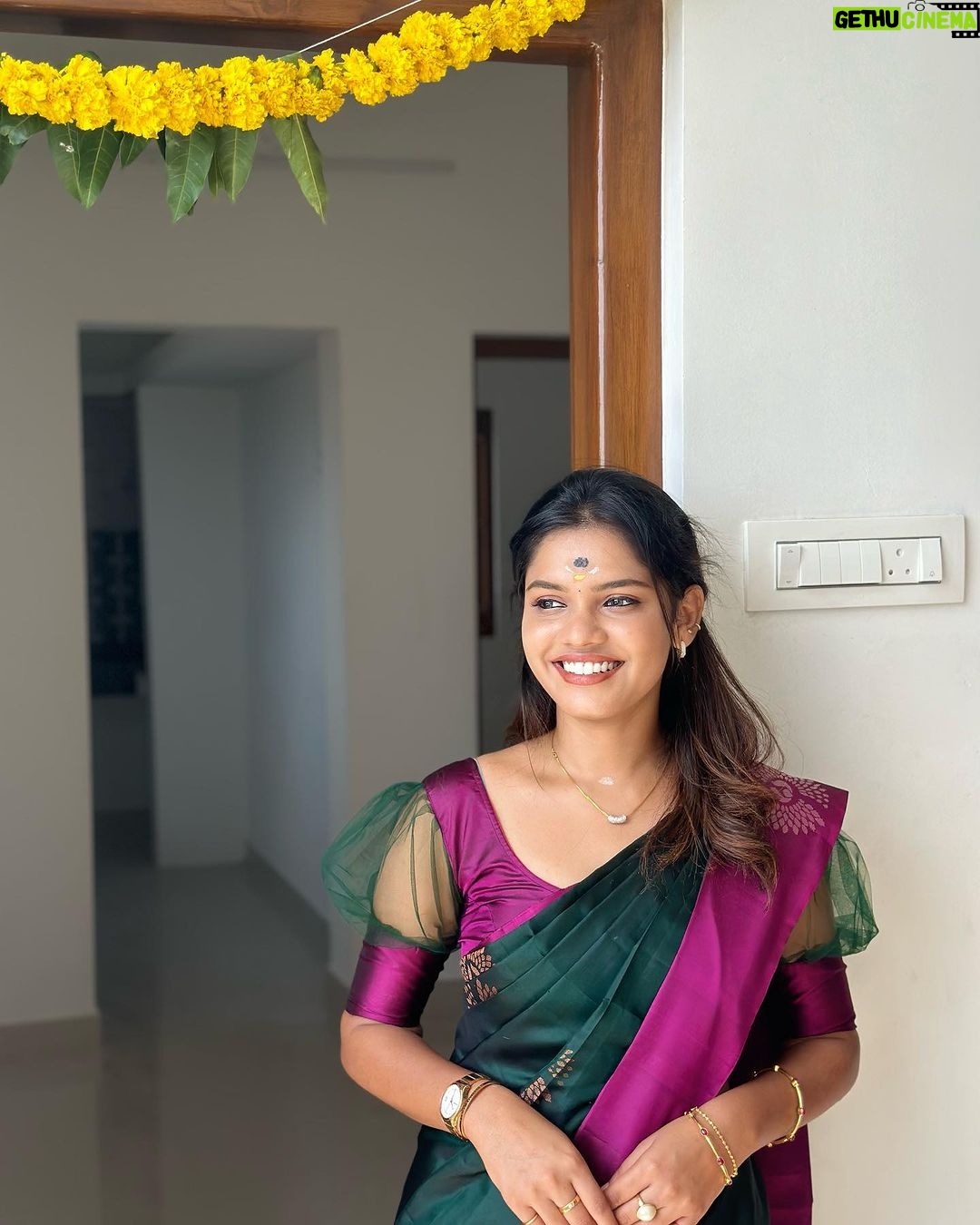 Pranika Dhakshu Instagram - Loved being draped in @acchoosfazhionpassion saree 💚 This saree was sent to me as a gift frm @acchoosfazhionpassion thank you aunty for always pouring so much love ❤️ Their saree collections is so unique nd so beautiful . Do check out their page ! And thank you @minnus_boutique for this loveliest blouse as always 🤗 #functionmood❤️ #pranikadhakshu #dowhatyoulove #bepositive #grateful Coimbatore, Tamil Nadu
