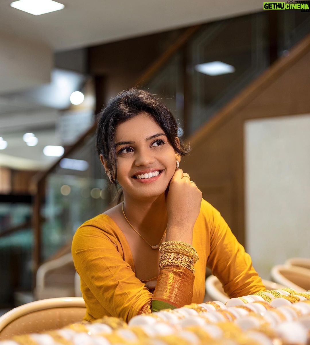 Pranika Dhakshu Instagram - Jewels Are Like a Tribute to Being a Woman..!!! ✨🍃 Beautiful jewellery : @nsvjewels Outfit : @shansika1 Photography : @ajay_clickers___photography_ & @lightwalkstudio Location : 📍#coimbatore . . . #pranikadhakshu #zara #jewelry #bridaljewellery #traditional #antique #look #unique