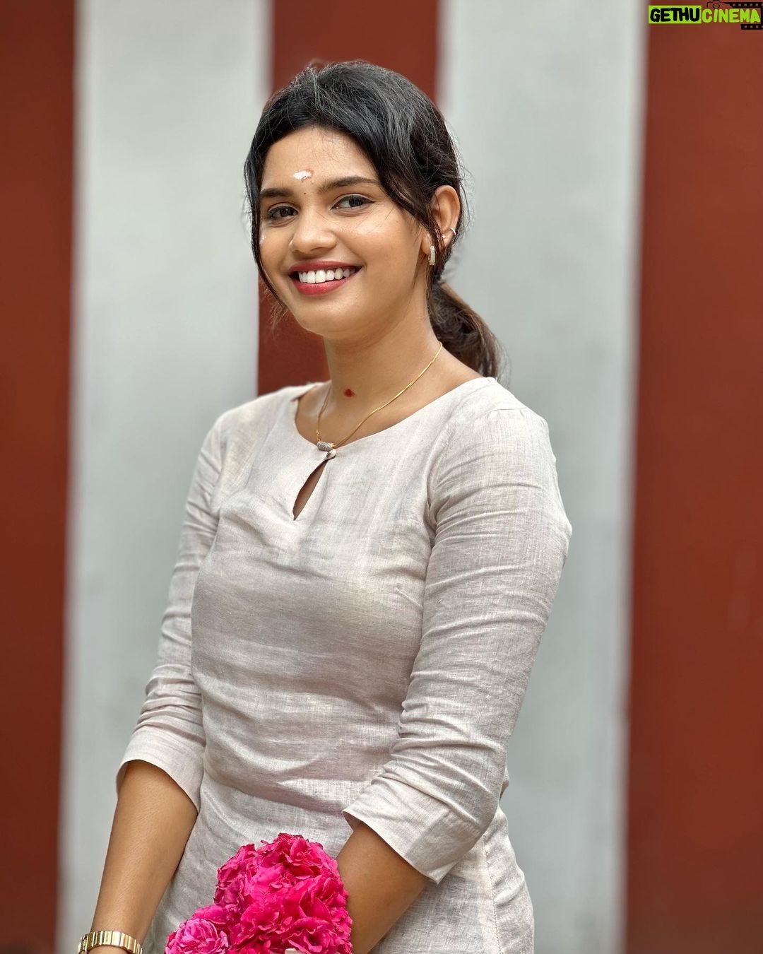 Pranika Dhakshu Instagram - 🌸🧿 . . #pranikadhakshu #zara