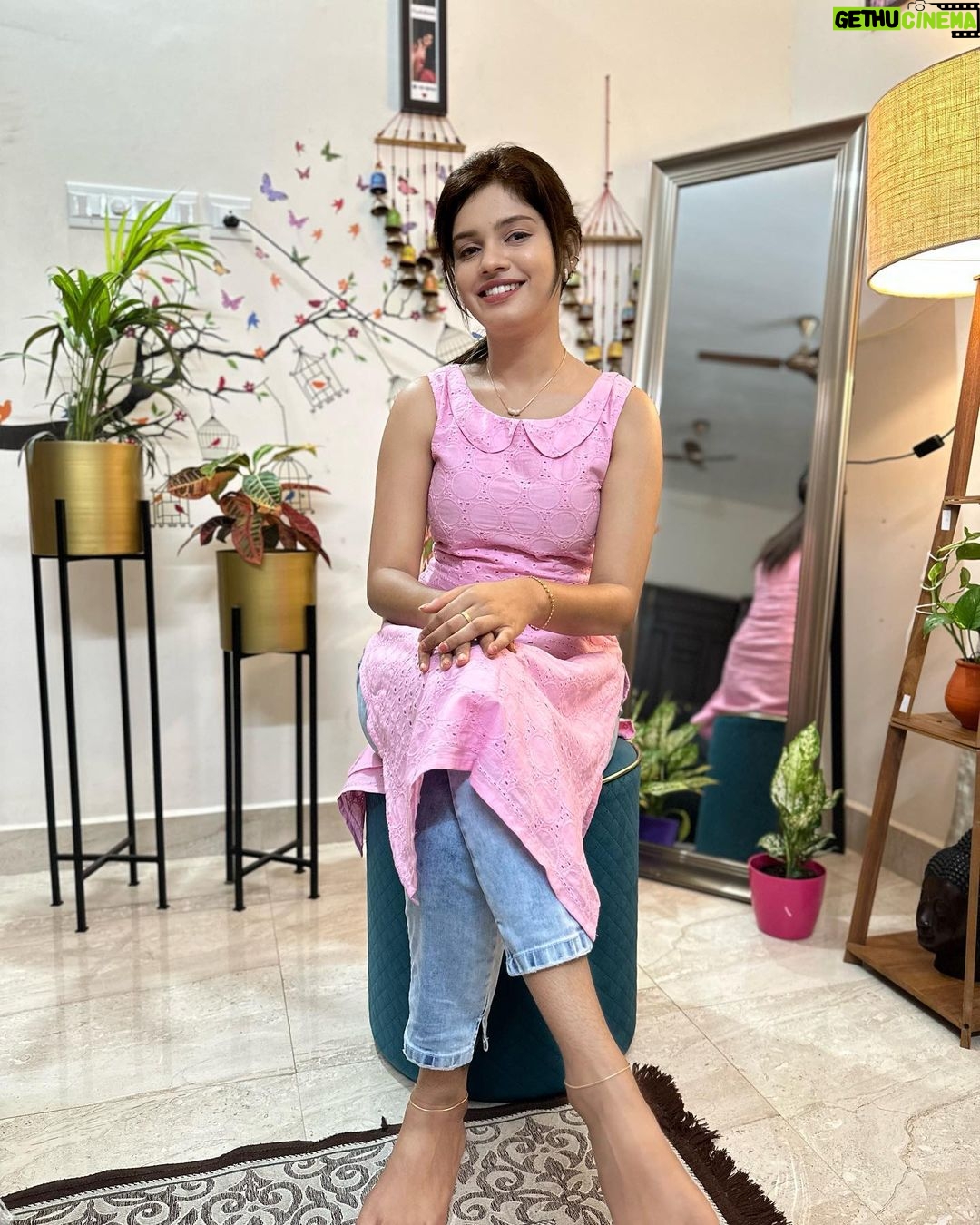 Pranika Dhakshu Instagram - Every morning was a cheerful invitation to make my life of equal simplicity, and I may say innocence, with Nature herself ..!!! 🌸🧿 Beautiful outfit from @labelssarumathi . . #pranikadhakshu #zara #pink #kurti #style