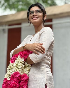 Pranika Dhakshu Instagram - New Look 👀✨

#newlook #specs #pranikadhakshu #zara