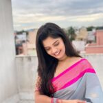 Pranika Dhakshu Instagram – என் விலாசமே அவள்தான்…!!!!! 🍃✨

Beautiful saree from @kaithari_nesavu_sarees 

Blouse @vmakeu_designer_blouses 
.
.
.
#pranikadhakshu #saree #sareelove #sareelover #sareefashion #sareecollection #style #traditional