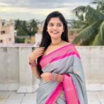 Pranika Dhakshu Instagram – என் விலாசமே அவள்தான்…!!!!! 🍃✨

Beautiful saree from @kaithari_nesavu_sarees 

Blouse @vmakeu_designer_blouses 
.
.
.
#pranikadhakshu #saree #sareelove #sareelover #sareefashion #sareecollection #style #traditional