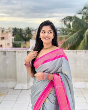 Pranika Dhakshu Instagram - என் விலாசமே அவள்தான்…!!!!! 🍃✨

Beautiful saree from @kaithari_nesavu_sarees 

Blouse @vmakeu_designer_blouses 
.
.
.
#pranikadhakshu #saree #sareelove #sareelover #sareefashion #sareecollection #style #traditional
