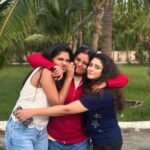 Pranika Dhakshu Instagram – Our Modern crazy mom 😎 @sriranjani_rajasekar  love u to the core mummy 
.
.
#pranikadhakshu #meenakshiponnunga #zeetamil #chennai #sriranjani #bellukavya Chennai, India