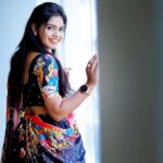 Pranika Dhakshu Instagram – காலங்கள் மாறலாம்… ஆனால் மனதில் தோன்றும் எண்ணங்கள் மாறுவதில்லை…:)
.
.
Costume : @spans.studio 
Pc: @smilecreators_photography 
.
.
#pranikadhakshu #coimbatore #blacklover #spbsir #hissongs #nillavevaa #oldisgold Coimbatore, Tamil Nadu