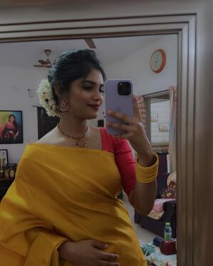 Pranika Dhakshu Instagram - Wish you all a Very #happydiwali 🪔🍃

.
.
#pranikadhakshu #zara #diwali