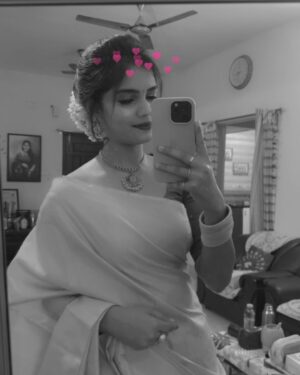 Pranika Dhakshu Instagram - Wish you all a Very #happydiwali 🪔🍃

.
.
#pranikadhakshu #zara #diwali