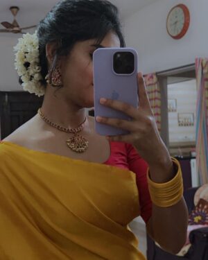 Pranika Dhakshu Instagram - Wish you all a Very #happydiwali 🪔🍃

.
.
#pranikadhakshu #zara #diwali