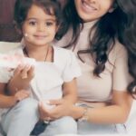 Pranitaa Pandit Instagram - #AD | I have been using the Johnson’s baby cottontouch range for a while now for @anysshapanditt , and I just love the experience! It is especially designed for newborn’s sensitive skin and has truly provided a lot of comfort and care to my little one. Made with natural cotton, it is ultra-light and perfectly pH balanced to my little one’s delicate skin and leaves it feeling very soft. Give your precious baby the love they deserve with this incredible range that embraces their delicate skin, leaving them feeling pampered. Mommies, go get yours today! 😊 #Softesttouch