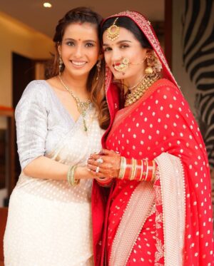 Pranitaa Pandit Instagram - Today’s day is super special for Me too .. because it’s rare to find a connection like this .. @shinydoshi15 who came into my life and took over 🤪❤️ my friend sister critic all in one human & @lavesh_k a frd forever where we have managed to stay in touch with each other without even trying #karmicrelationships .. 
Happy Anniversary guys I love u both to bits and I feel sooooo blessed have you both together forever .. #yourhappinessmatters #growtogether ❤️❤️❤️❤️🫶

Ps- loving the fact that I m already loosing track of how many years you guys have been together.. love u