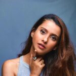Pranitaa Pandit Instagram - Can you read my mind ???? 1. I wish I looked this good in my adhar card photo 😝 2. What the hell is happening in my life🙂🙃 just keep going , don’t think much Comment 1 or 2 … #headshots #photooftheday #picoftheday #getready #instagood #instapic #comment Shot by @dattagawadegoa @lighterature_studio @lighterature_studios