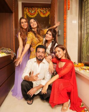 Pranitaa Pandit Instagram - Today’s day is super special for Me too .. because it’s rare to find a connection like this .. @shinydoshi15 who came into my life and took over 🤪❤️ my friend sister critic all in one human & @lavesh_k a frd forever where we have managed to stay in touch with each other without even trying #karmicrelationships .. 
Happy Anniversary guys I love u both to bits and I feel sooooo blessed have you both together forever .. #yourhappinessmatters #growtogether ❤️❤️❤️❤️🫶

Ps- loving the fact that I m already loosing track of how many years you guys have been together.. love u