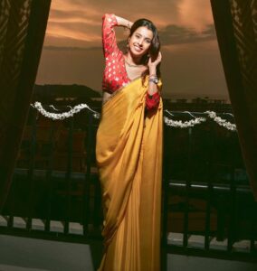 Pranitaa Pandit Instagram - Happy Diwali 🪔.. @lighterature_studios . . . . Goa, India