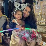 Pranitaa Pandit Instagram - Merry Christmas 🎄 @anysshapanditt #mylilgirl #christmastime #santa #obsessed #christmasoutfits #christmasdecor Goa