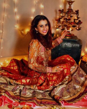 Pranitaa Pandit Instagram - Get set to glow this festive season with my upcoming secret! ✨

#ComingSoon #FestiveGlow #ad