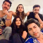 Pranitaa Pandit Instagram - बताओ बताओ 🤨🧐 . . . #funnyvideos #trendingreels #reelitfeelit #family #friends Mumbai - मुंबई