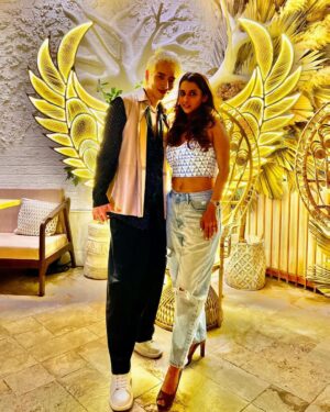 Pranitaa Pandit Instagram - Entered the Big Boss house armed with love and laughter! Get ready for some good vibes and positivity @aoora69 

#LoveAndLaughterAtBigBoss17

@rachna.wcp @vectormob my 🫶 always
