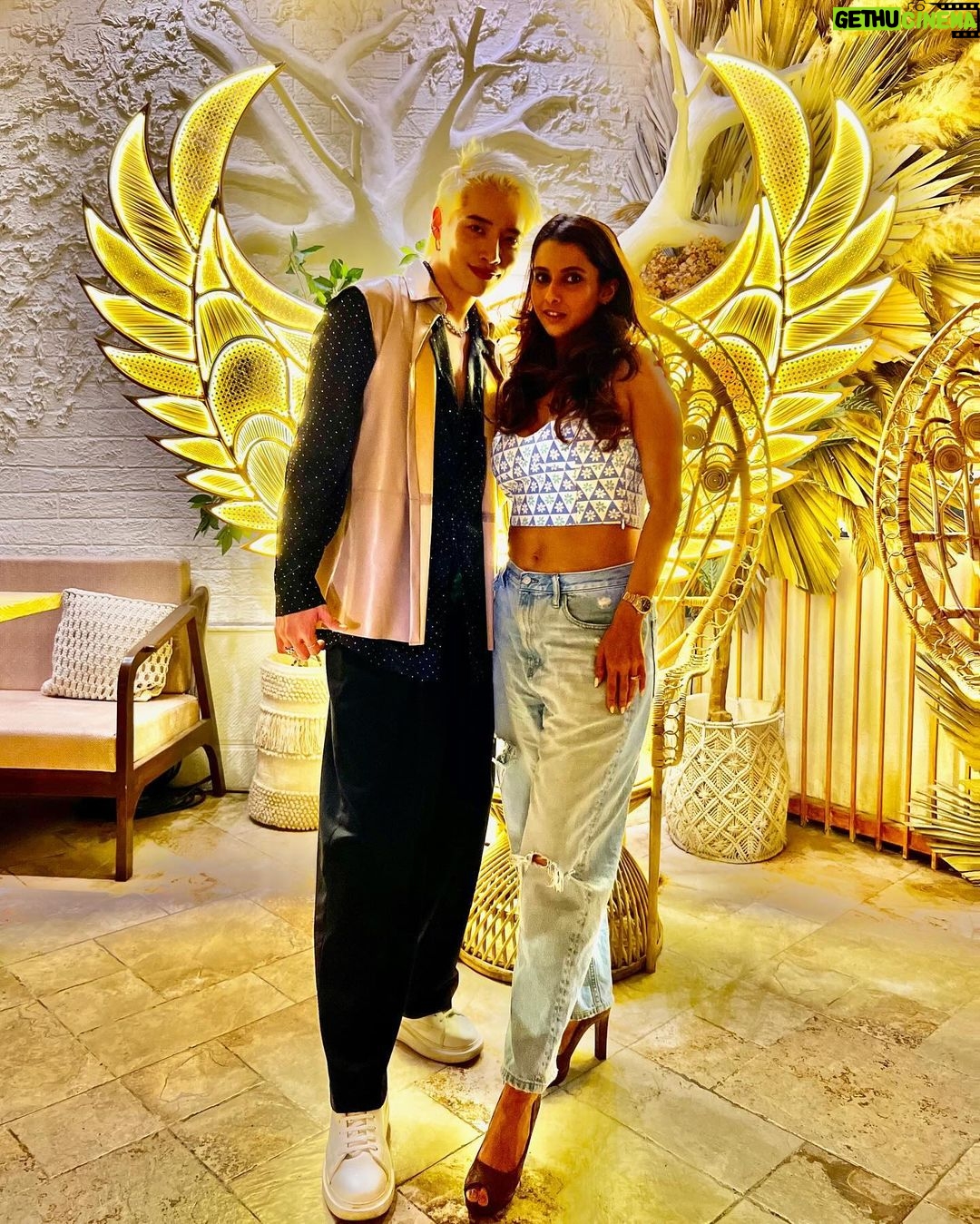 Pranitaa Pandit - 105.4K Likes - Entered the Big Boss house armed with love and laughter! Get ready for some good vibes and positivity @aoora69
#LoveAndLaughterAtBigBoss17
@rachna.wcp @vectormob my 🫶 always