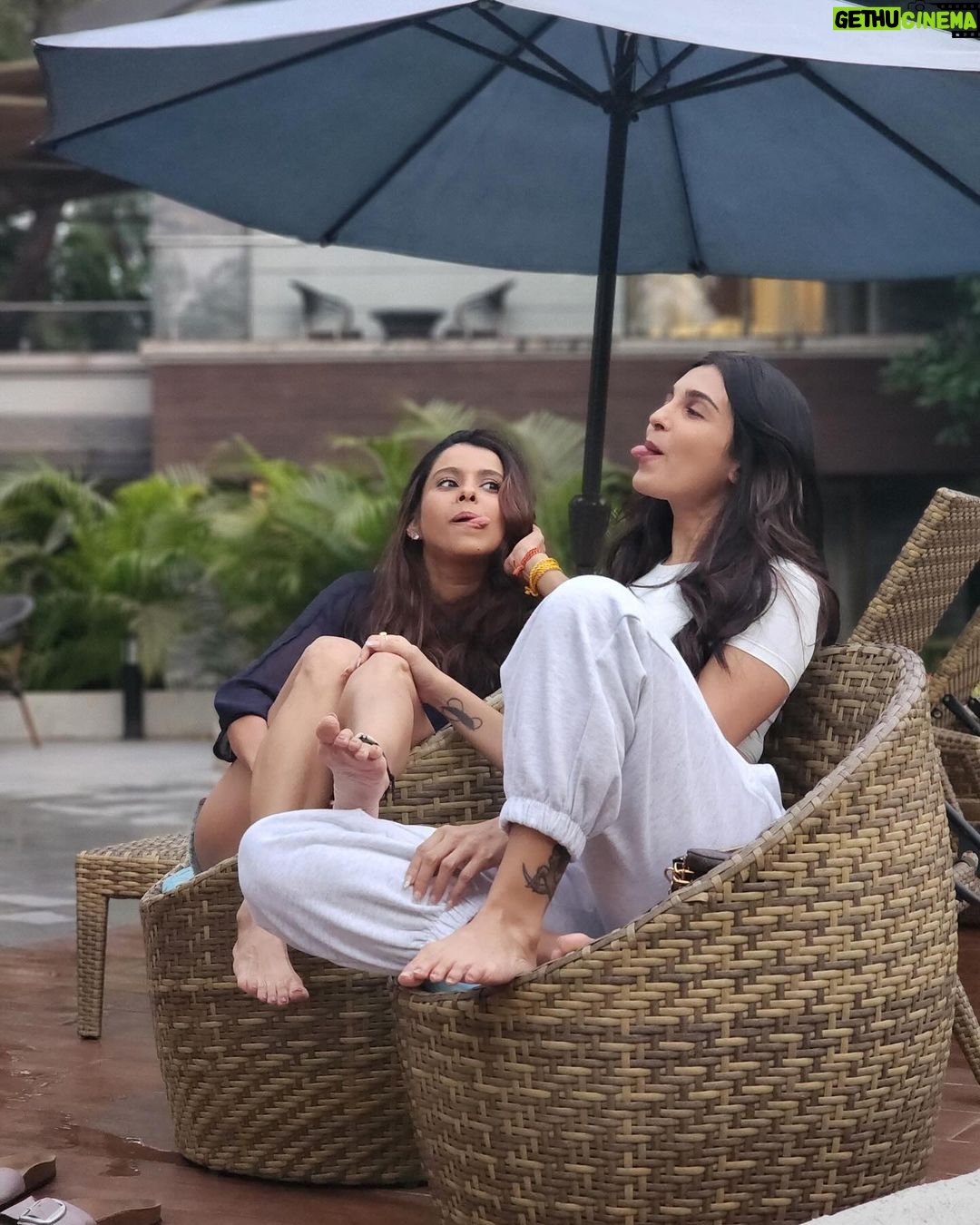 Pranitaa Pandit - 21.8K Likes - Escaping reality with our favorite people! A 'stay-cation' full of joy, games, and cherished moments. Who needs to travel when the best moments happen right here? 🏡❤️ #StaycationBliss
@arovawoods.zincjourney @zincjourney.bythefern
Ps - the food out here is fabulous
#yummyinmytummy
Loved it - @shinydoshi15 @anysshapanditt @pandit.shivi @lavesh_k
