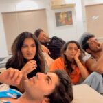 Pranitaa Pandit Instagram - Kya kar rha he bro 🤔?? #babajikibooti . . . . . #friendship #family #vacation #karjat #trendingreels #reels Karjat, India