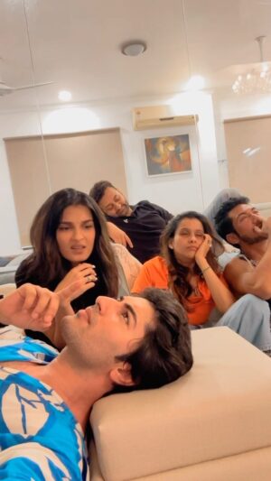 Pranitaa Pandit Instagram - Kya kar rha he bro 🤔??
#babajikibooti 
.
.
.
.
.
#friendship #family #vacation #karjat #trendingreels #reels