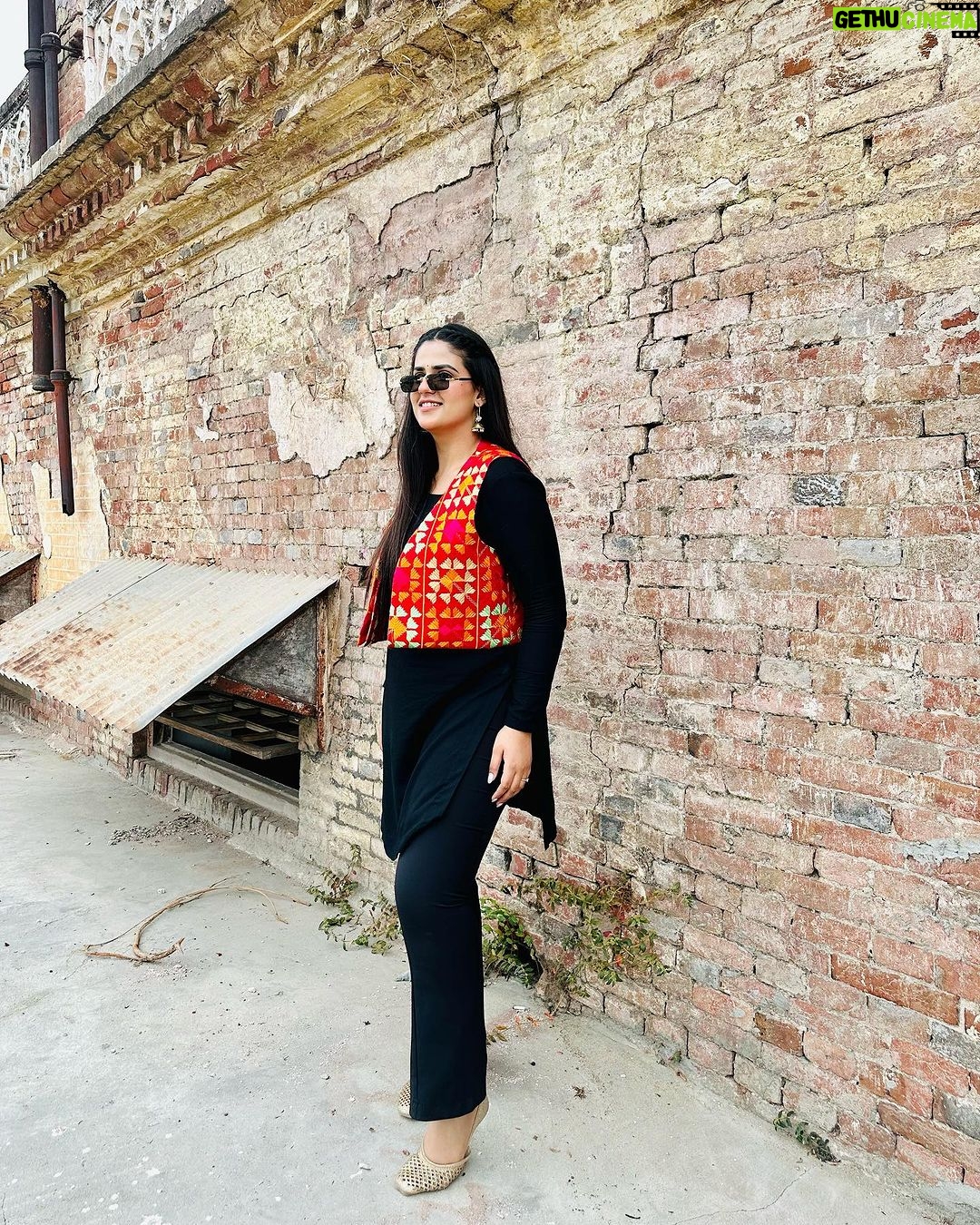 Pranjal Dahiya - 270.9K Likes - taur tappa raula rappa done rakhdae 🖤✨
.
.
.
#pranjaldahiya #gulabiqueen
