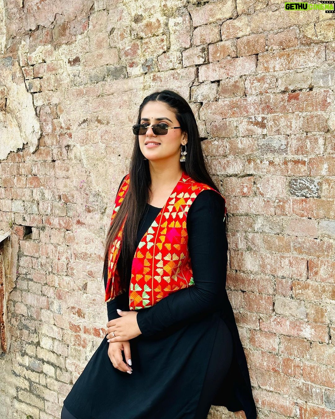 Pranjal Dahiya - 270.9K Likes - taur tappa raula rappa done rakhdae 🖤✨
.
.
.
#pranjaldahiya #gulabiqueen