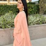Pranjal Dahiya Instagram - Peace looks pretty🤍 . Beautiful outfit by @mumtazcouture_1