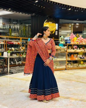 Pranjal Dahiya Instagram - 🌹✨
.
.
Wearing : @nupur_choudhary17 
#pranjaldahiya #gulabiqueen