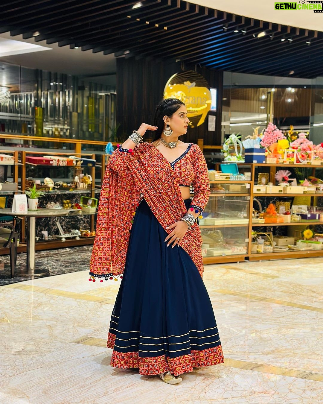Pranjal Dahiya - 245.9K Likes - 🌹✨
.
.
Wearing : @nupur_choudhary17
#pranjaldahiya #gulabiqueen