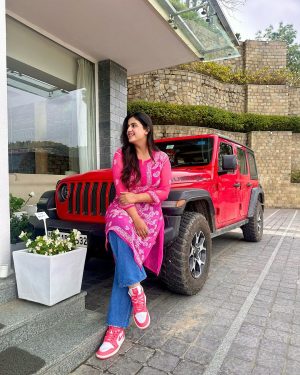 Pranjal Dahiya Instagram - Babygirl, people are going to talk about you no matter what you do.
So you might as well do whatever brings you joy and live your best life 💕
.
.
.
#pranjaldahiya #gulabiqueen