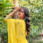Pranjal Dahiya Instagram - Be the one to make them stare. 💛 . Suit by @punjla_official Style by @rajatmanchanda_ . . #pranjaldahiya #gulabiqueen