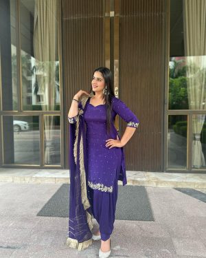 Pranjal Dahiya Instagram - Wearing this beautiful outfit from @culturehisar 🤍
.
.
#gulabiqueen #pranjaldahiya