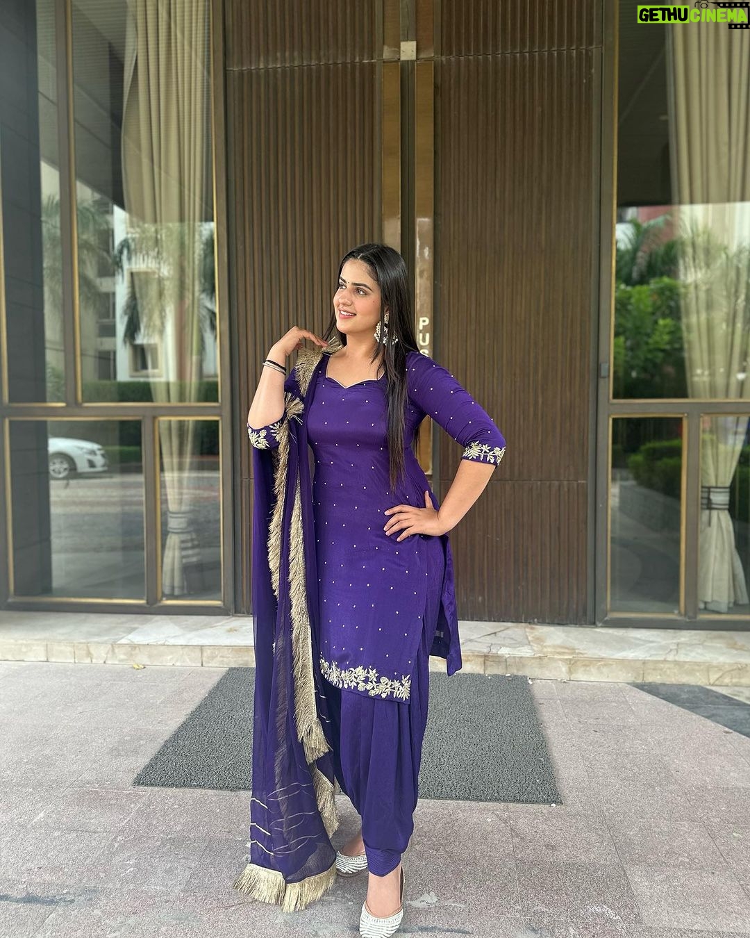 Pranjal Dahiya - 284.7K Likes - Wearing this beautiful outfit from @culturehisar 🤍
.
.
#gulabiqueen #pranjaldahiya