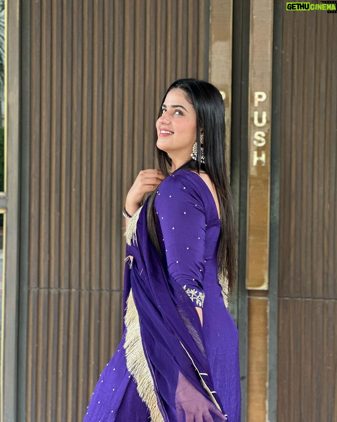 Pranjal Dahiya - 284.7K Likes - Wearing this beautiful outfit from @culturehisar 🤍
.
.
#gulabiqueen #pranjaldahiya