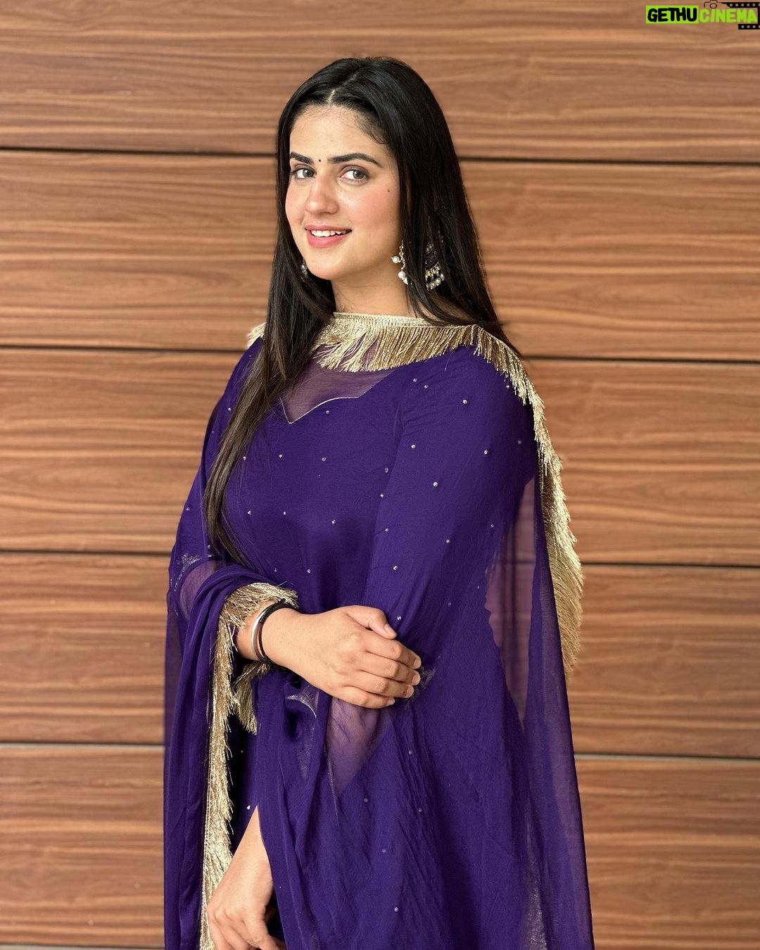 Pranjal Dahiya - 284.7K Likes - Wearing this beautiful outfit from @culturehisar 🤍
.
.
#gulabiqueen #pranjaldahiya