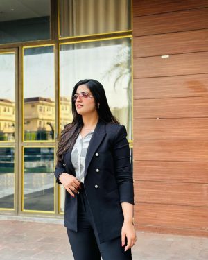 Pranjal Dahiya Instagram - Grow through, what you go through✨
.
.

#pranjaldahiya #gulabiqueen