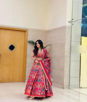 Pranjal Dahiya Instagram - ❤️
.
.
#pranjaldahiya #gulabiqueen