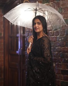 Pranjal Dahiya Instagram - Milne ko tujhse, bahaane karun Tu muskuraaye, wajah main banun Roz bitaana saath mein tere, saara din mera ……🖤🥀