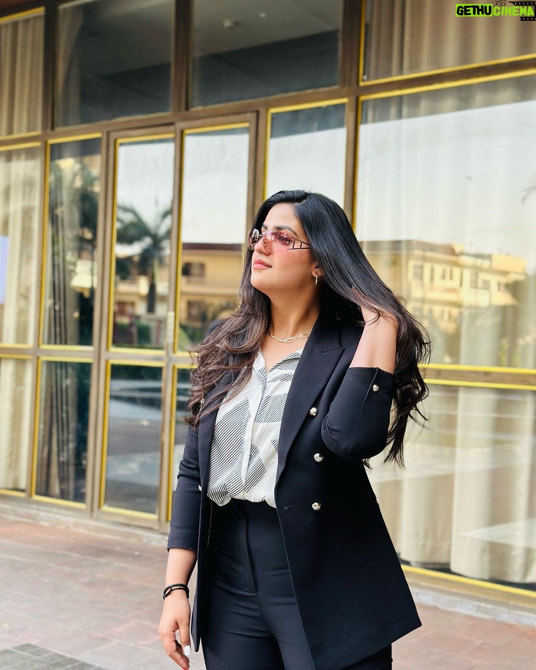 Pranjal Dahiya - 253.9K Likes - Grow through, what you go through✨
.
.
#pranjaldahiya #gulabiqueen