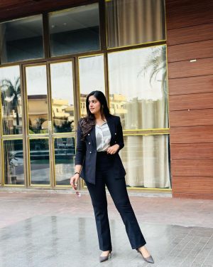 Pranjal Dahiya Instagram - Grow through, what you go through✨
.
.

#pranjaldahiya #gulabiqueen