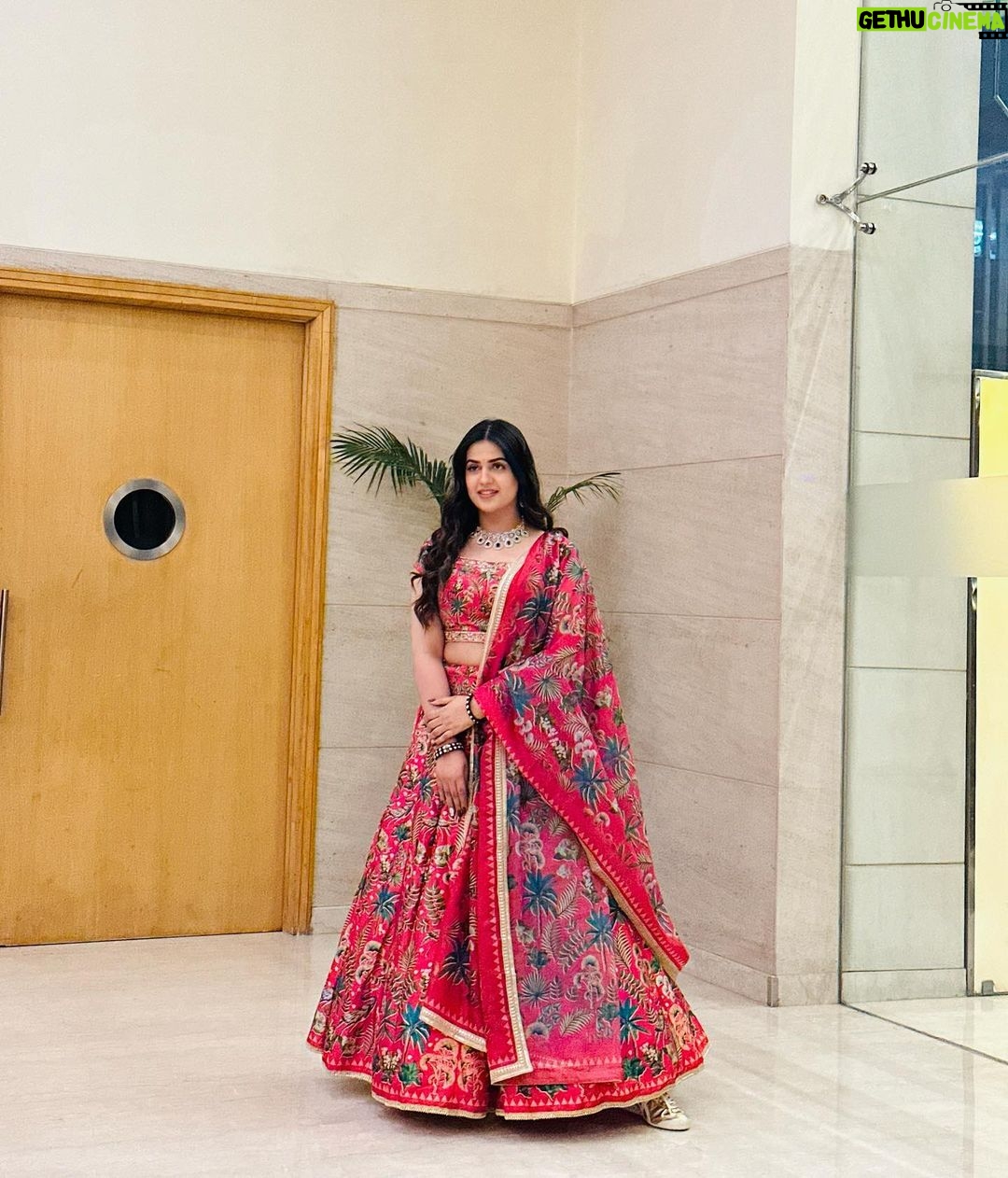 Pranjal Dahiya - 276.7K Likes - ❤️
.
.
#pranjaldahiya #gulabiqueen
